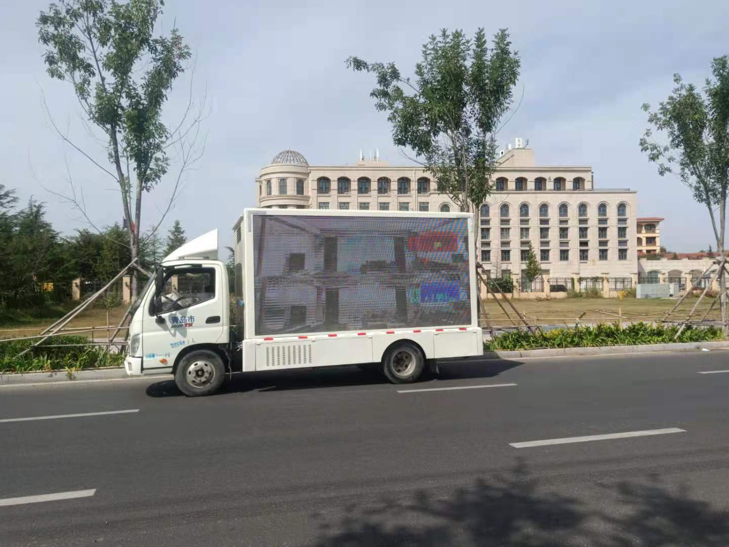 购买大篷车舞台车 流动广告车 粉丝应援车 视频广告车 时要怎么选择?